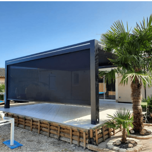 Pergola bioclimatique avec store